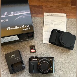 PERFECT CONDITION Canon PowerShot G7 X Mark II. Accessories included.